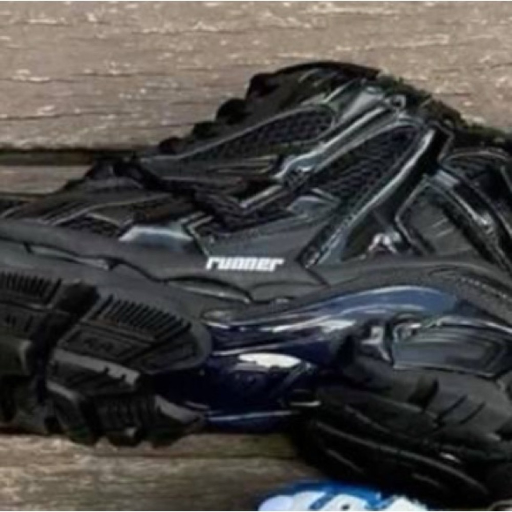 Black balenciaga runners